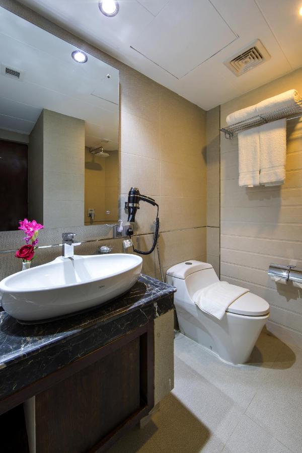 Grand Palace Hotel & Resorts Sylhet Buitenkant foto