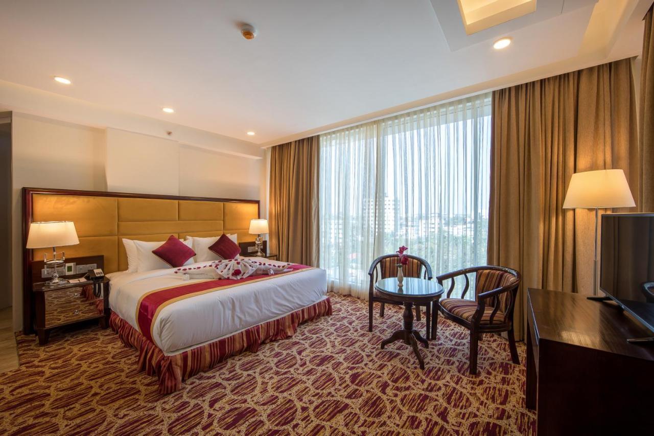 Grand Palace Hotel & Resorts Sylhet Buitenkant foto